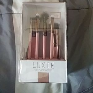 LUXIE complete face set